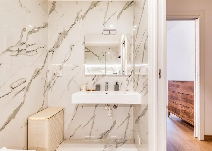 Luxury Via Montenevoso 4 Pax Wi-fi Apartment *