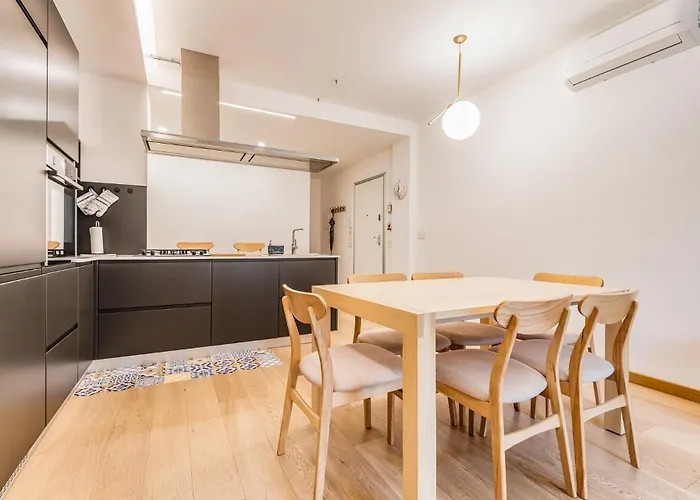 Luxury Via Montenevoso 4 Pax Wi-fi Apartment